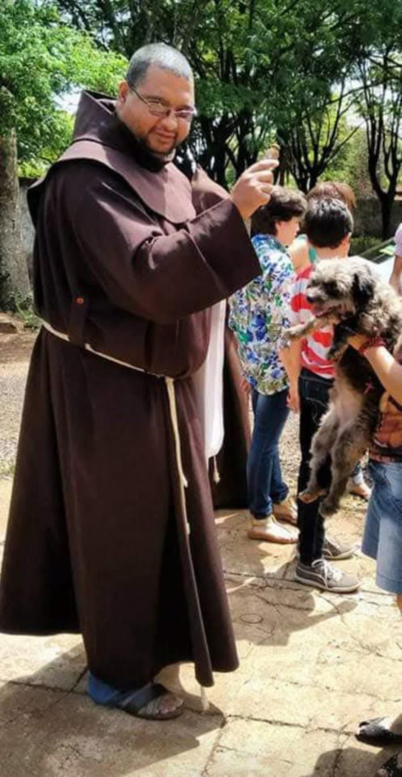Frei José Sérgio na bênção dos animais